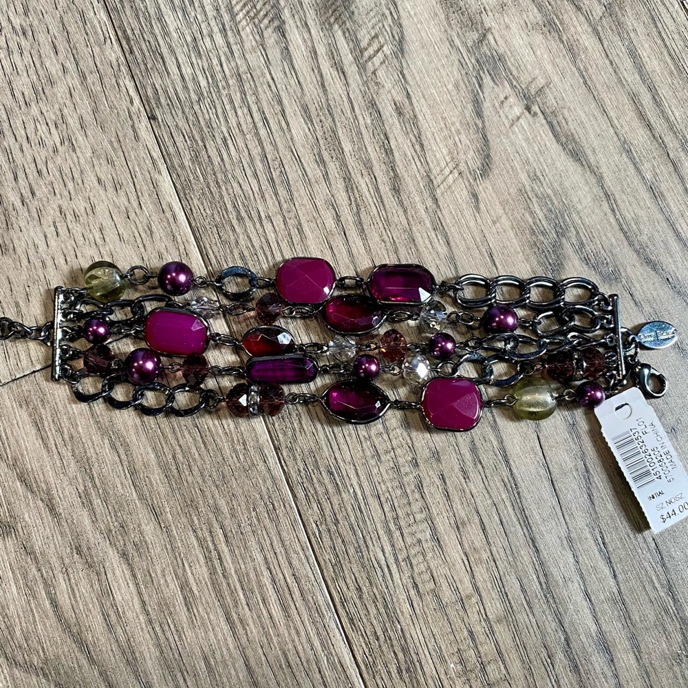 NWT White House Black Market bracelet. 6 inches, perfect condition